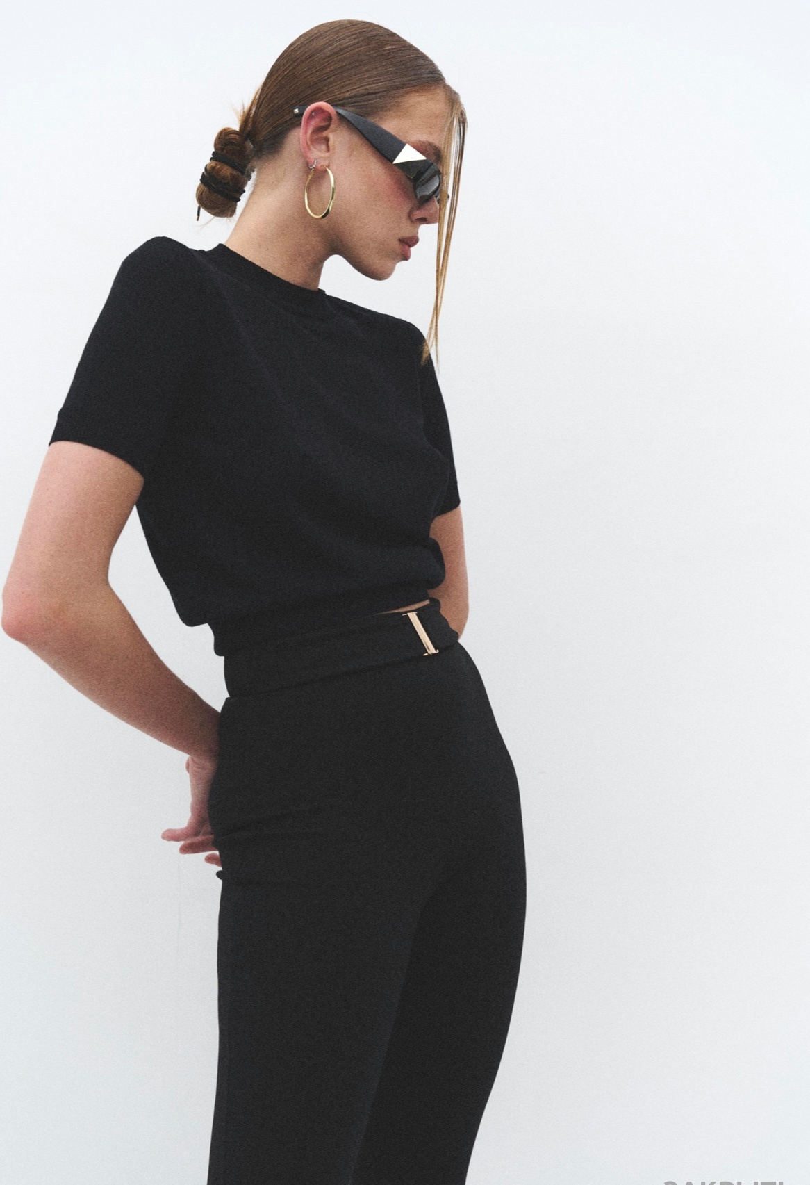 leggings-with-metal-buckle-img-2